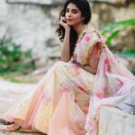 white-floral-saree-sitting-irra-mor